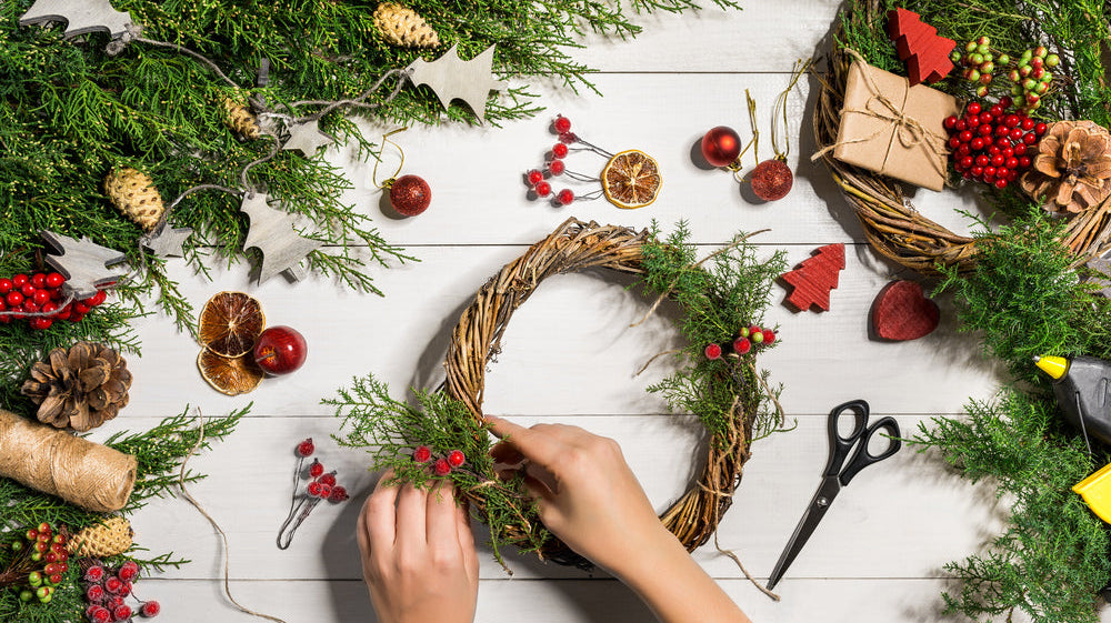 How to Make a Garland Using Wooden Beads