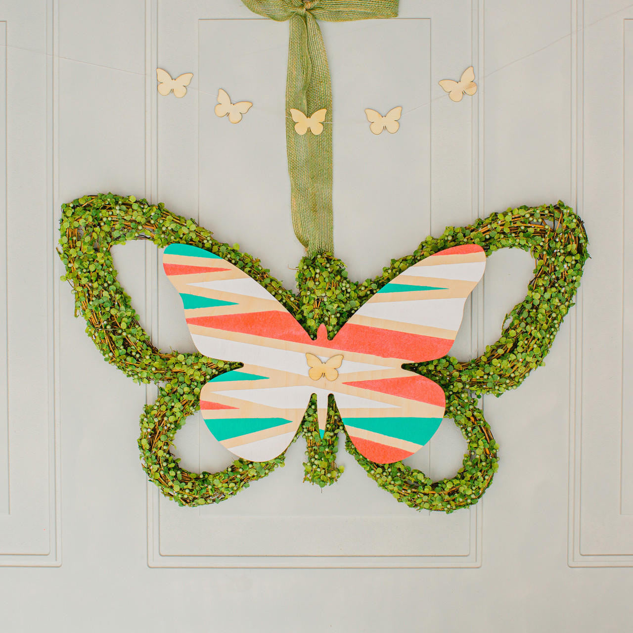 Wood Butterfly Cutout Large, 12" x 8"