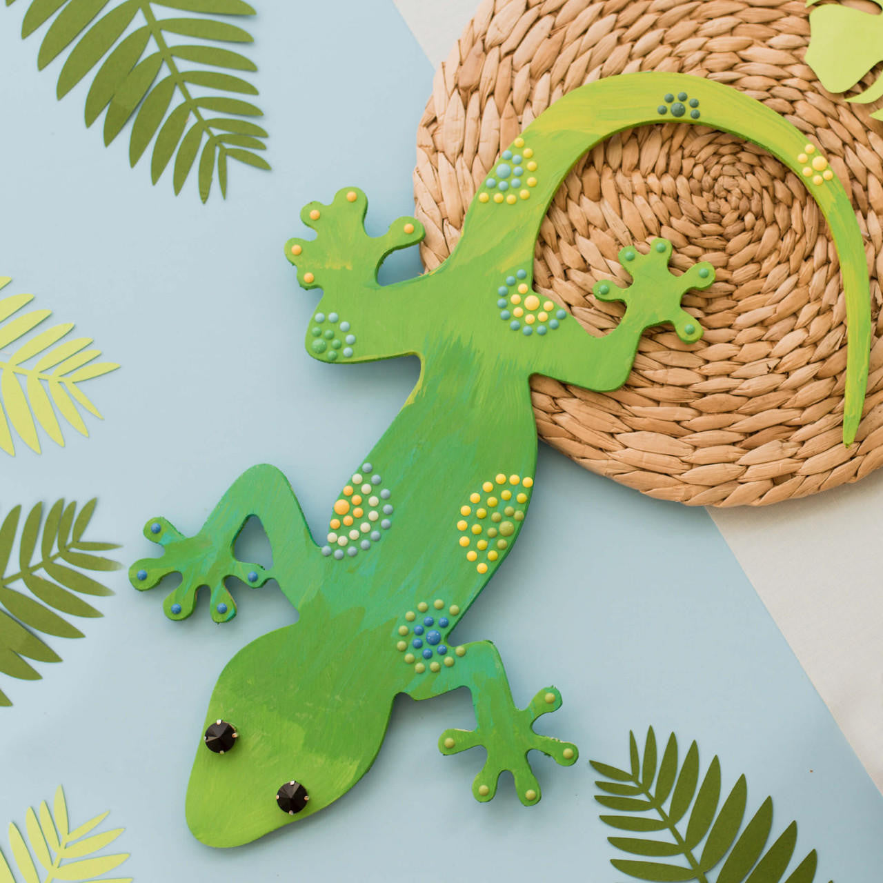 Wood Gecko Cutout, 11" x 10"