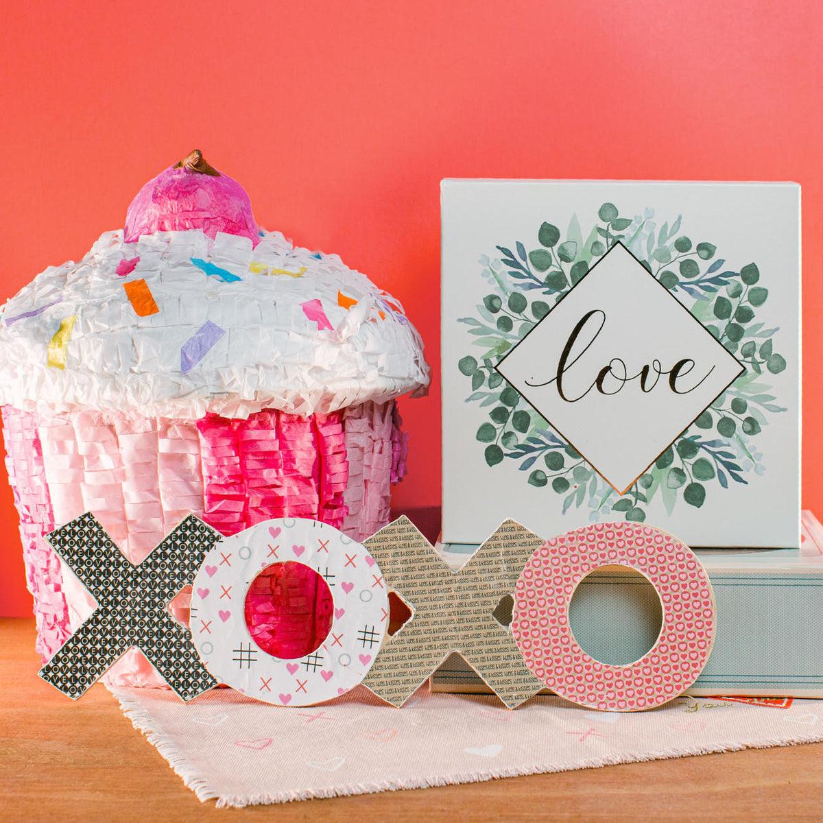 Wood "XOXO" Cutout Extra Large, 18" x 5"