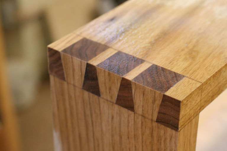 How to Stain or Paint Wooden Dowels at Home