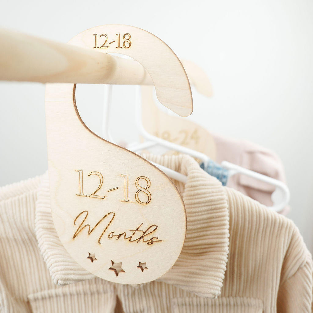 Woodpeckers Crafts Baby Closet Dividers NB to 24M With Stars, Double Sided Lettering 